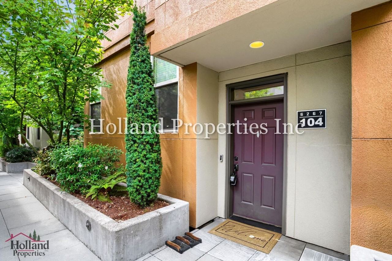 6267 Ne Carillion Dr #104 - Photo 3 of 23