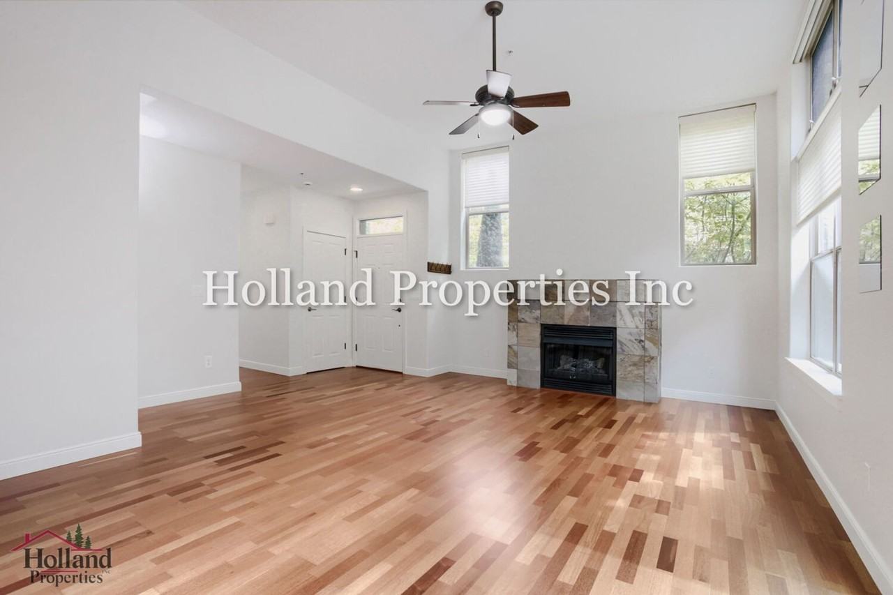 6267 Ne Carillion Dr #104 - Photo 4 of 23