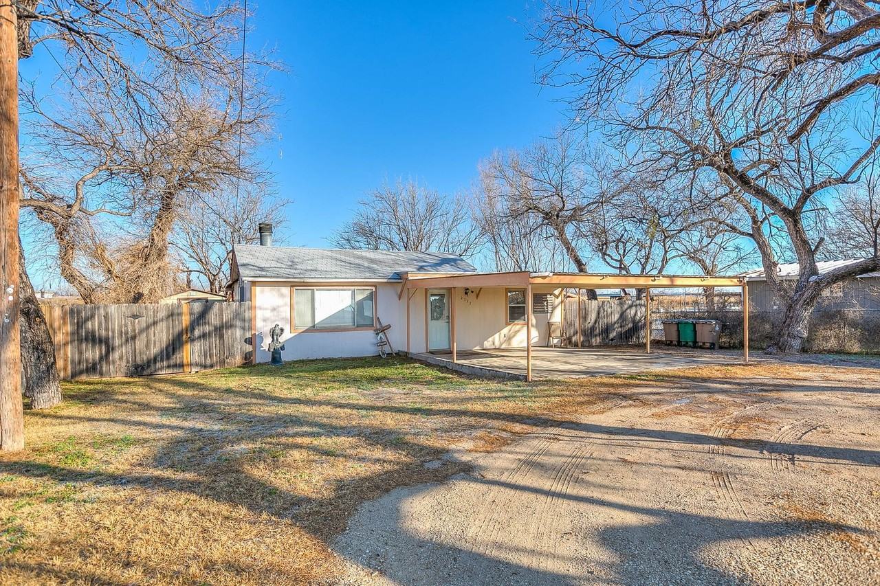 2322 Fishermans Rd - Photo 3 of 36