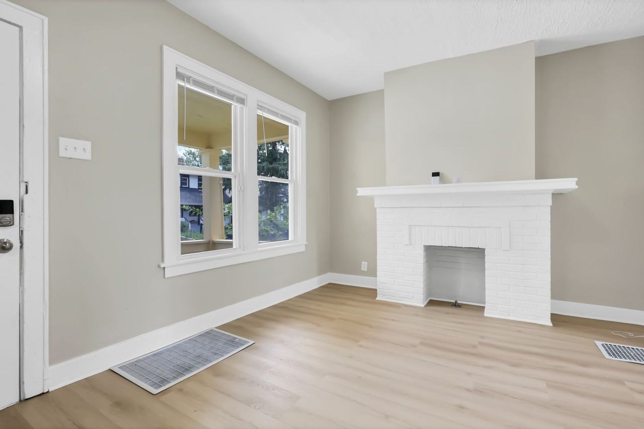 151 S Eureka Ave - Photo 7 of 29