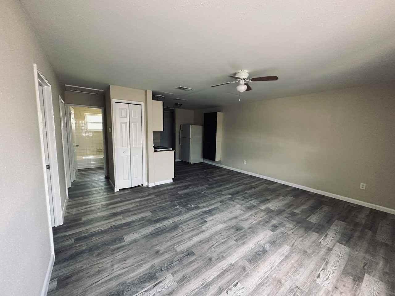 915 Pine St - Photo 2 of 7
