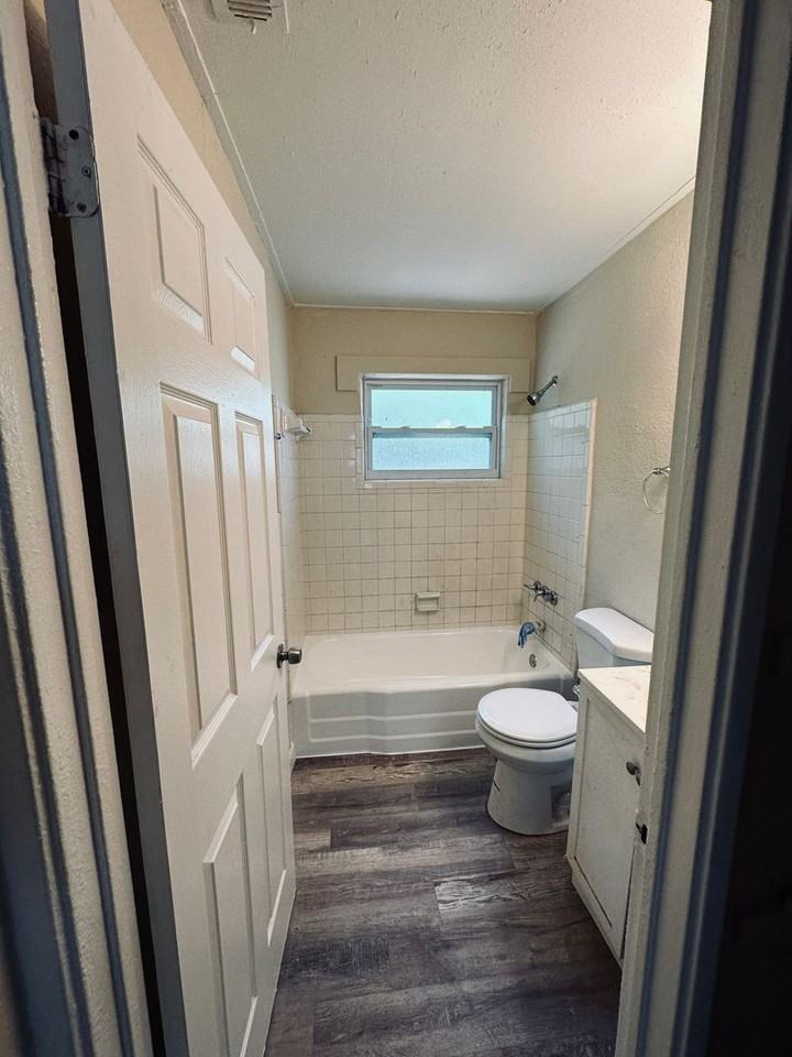 915 Pine St - Photo 5 of 7