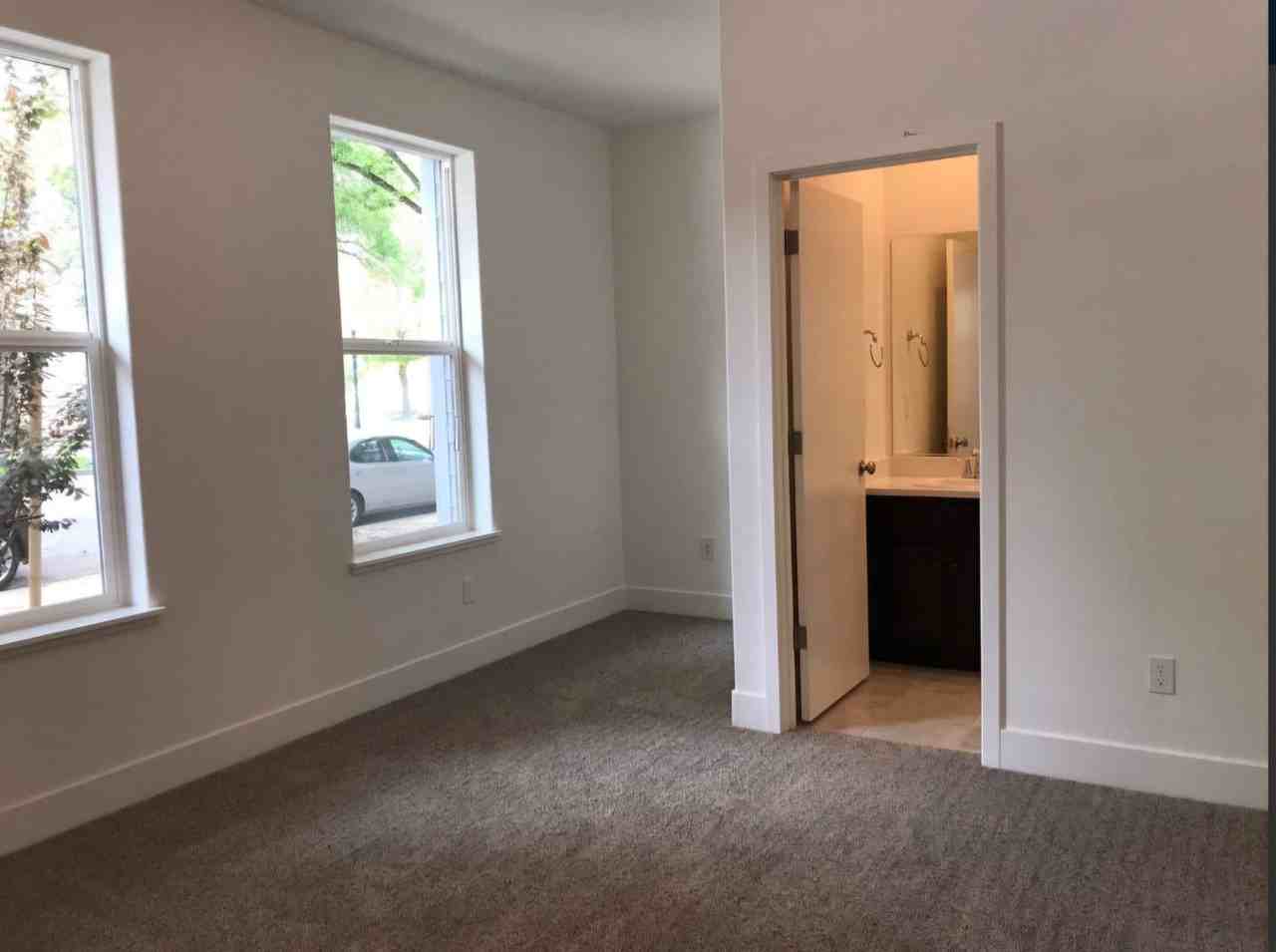 413 10th St - Photo 4 of 16