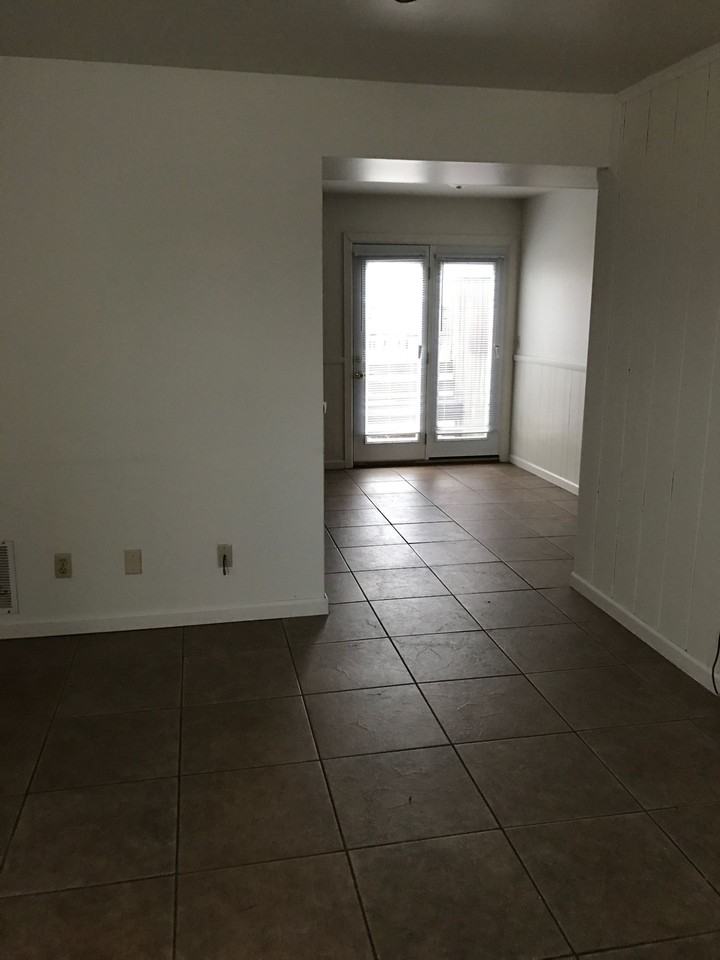 BEV513 - Photo 3 of 3