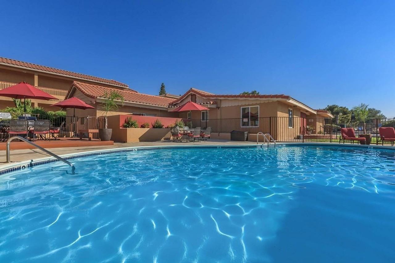 Lake Meadows Apartments! - Photo 4 of 50