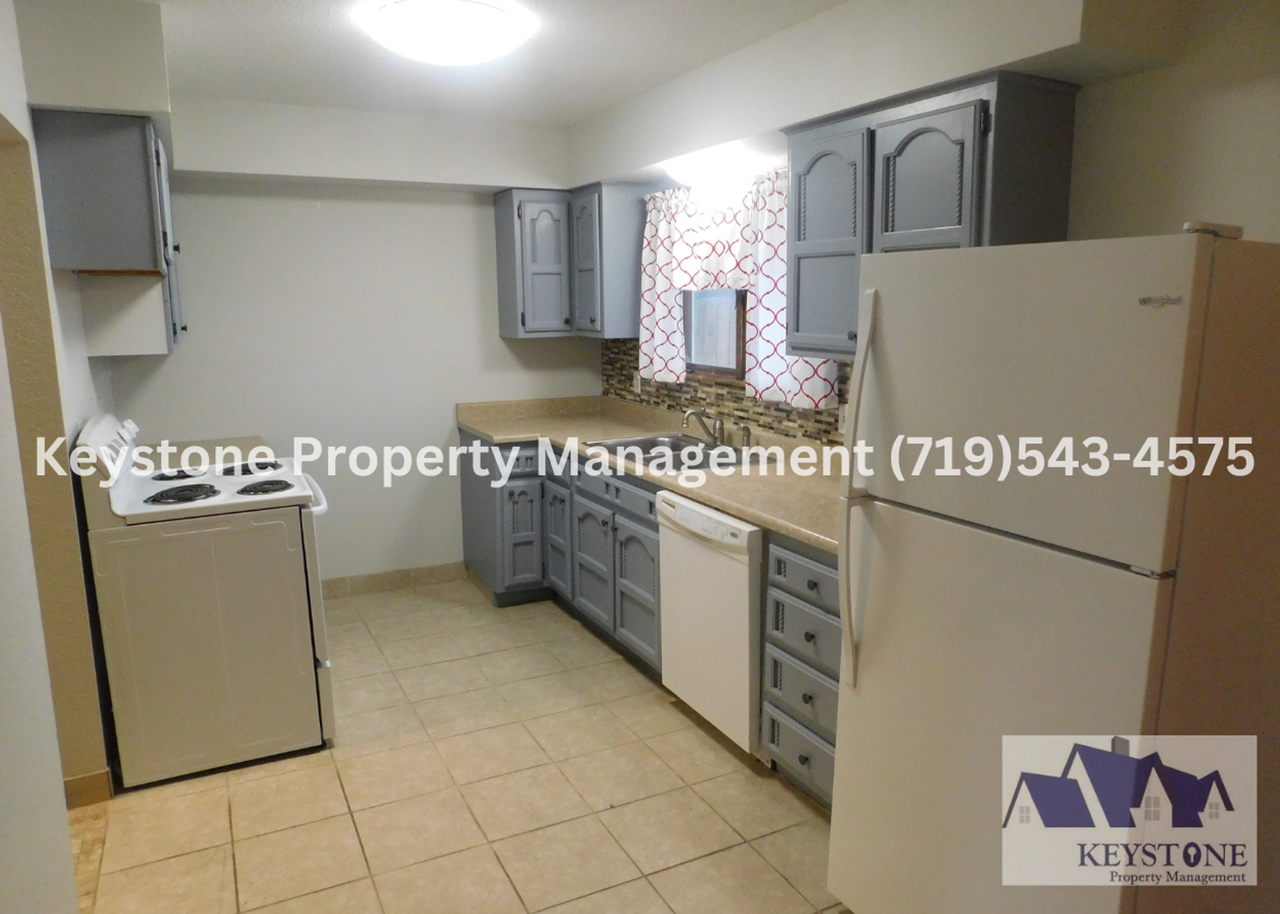 879 S Bellflower Dr - Photo 4 of 16