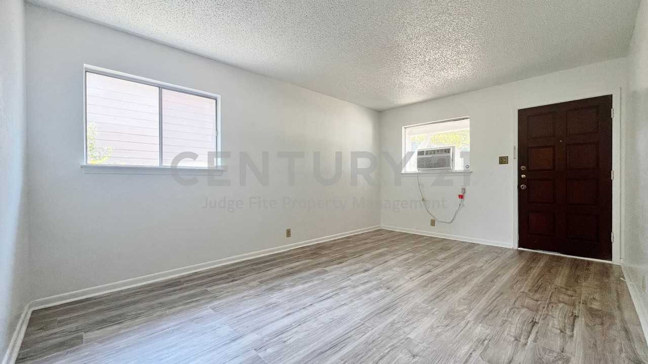 5429 Farnsworth Ave - Photo 4 of 15