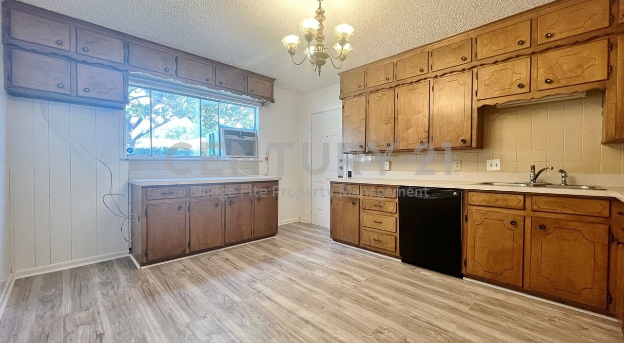 5429 Farnsworth Ave - Photo 5 of 15