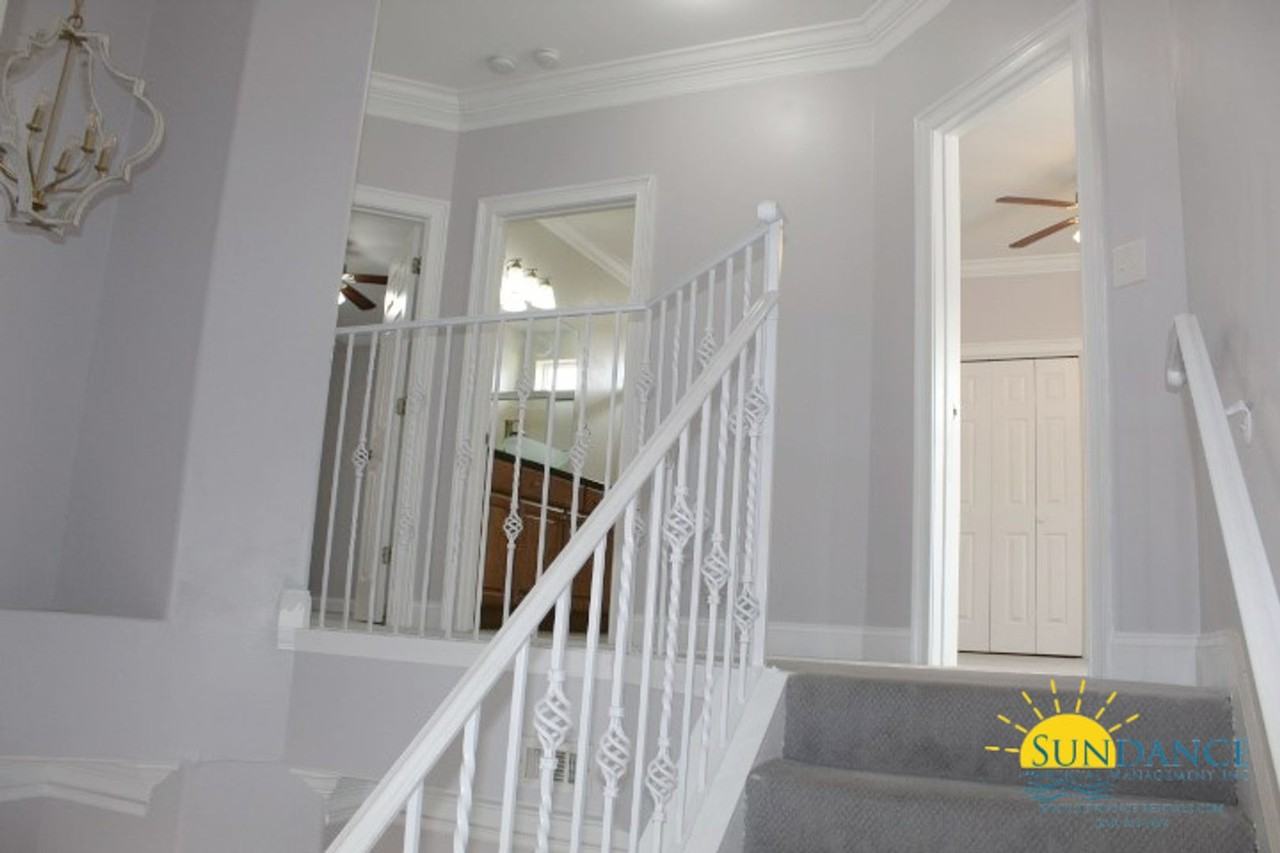 223 Inverrary Dr - Photo 6 of 19