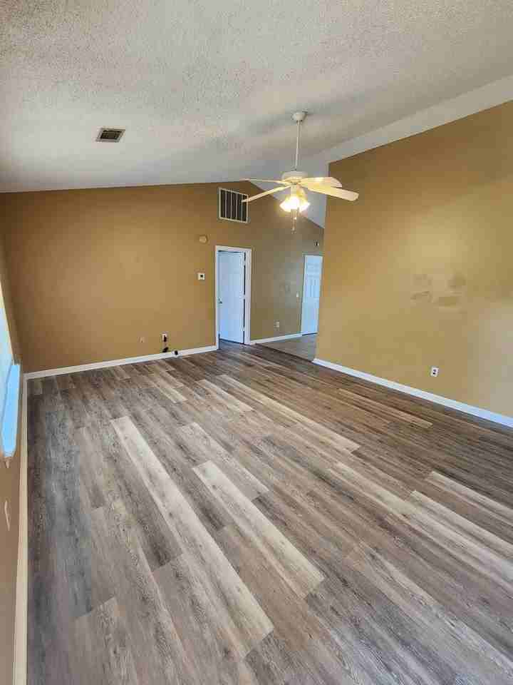 102 Crosby Dr - Photo 4 of 18