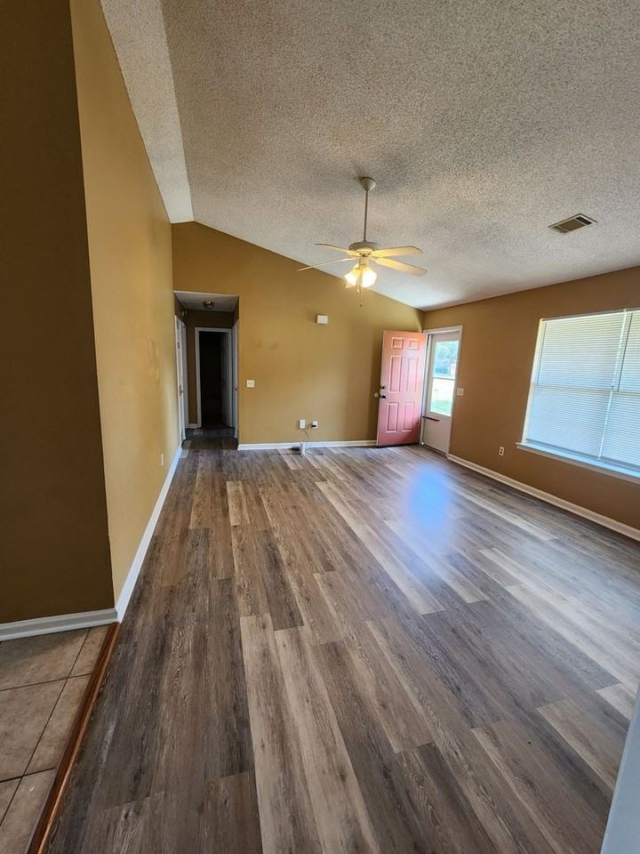 102 Crosby Dr - Photo 5 of 18