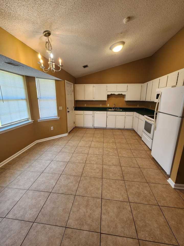 102 Crosby Dr - Photo 7 of 18