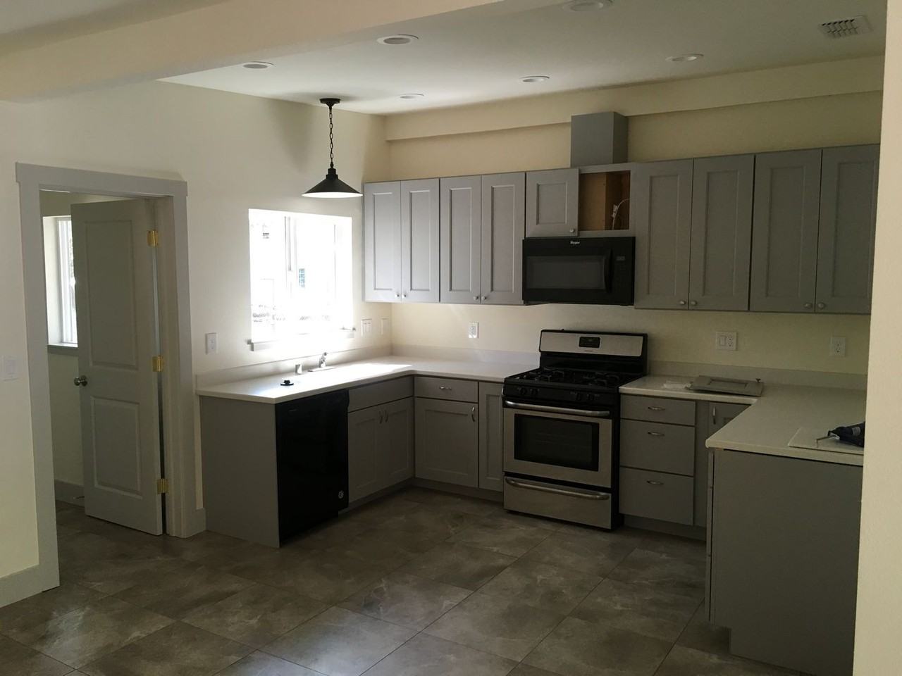 651 State St - Photo 4 of 10