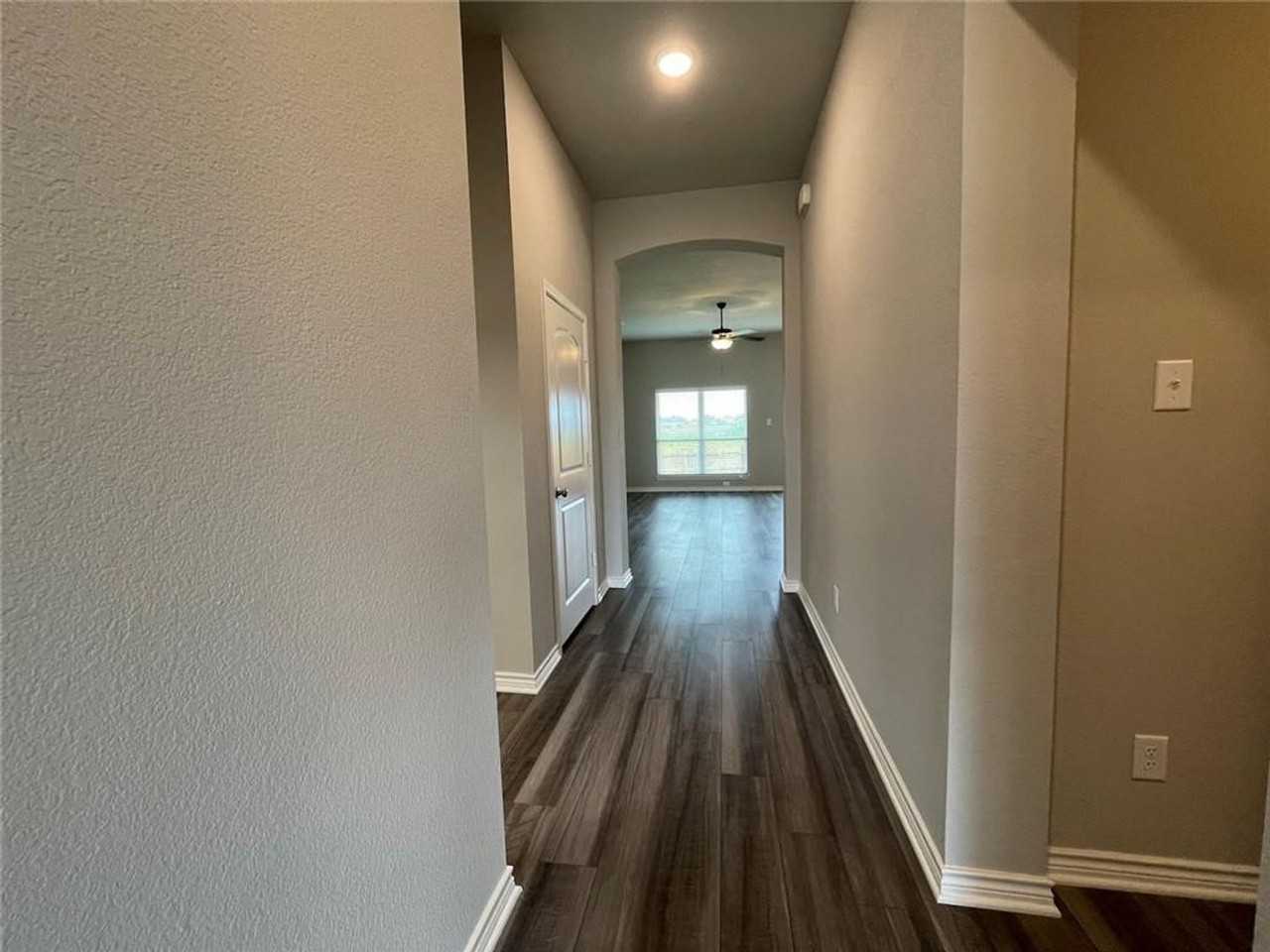 806 Hollyhock Dr - Photo 4 of 45