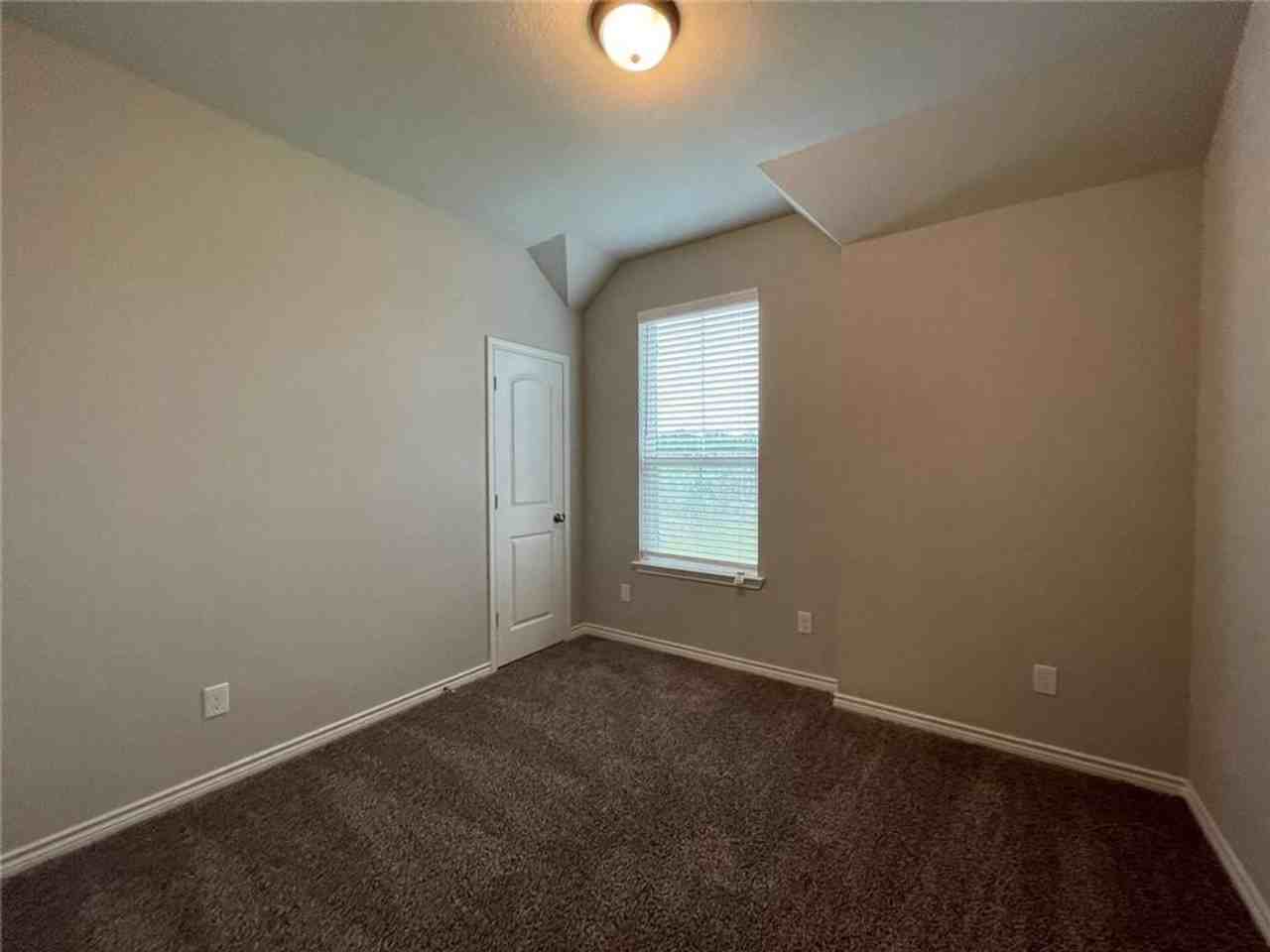 806 Hollyhock Dr - Photo 6 of 45