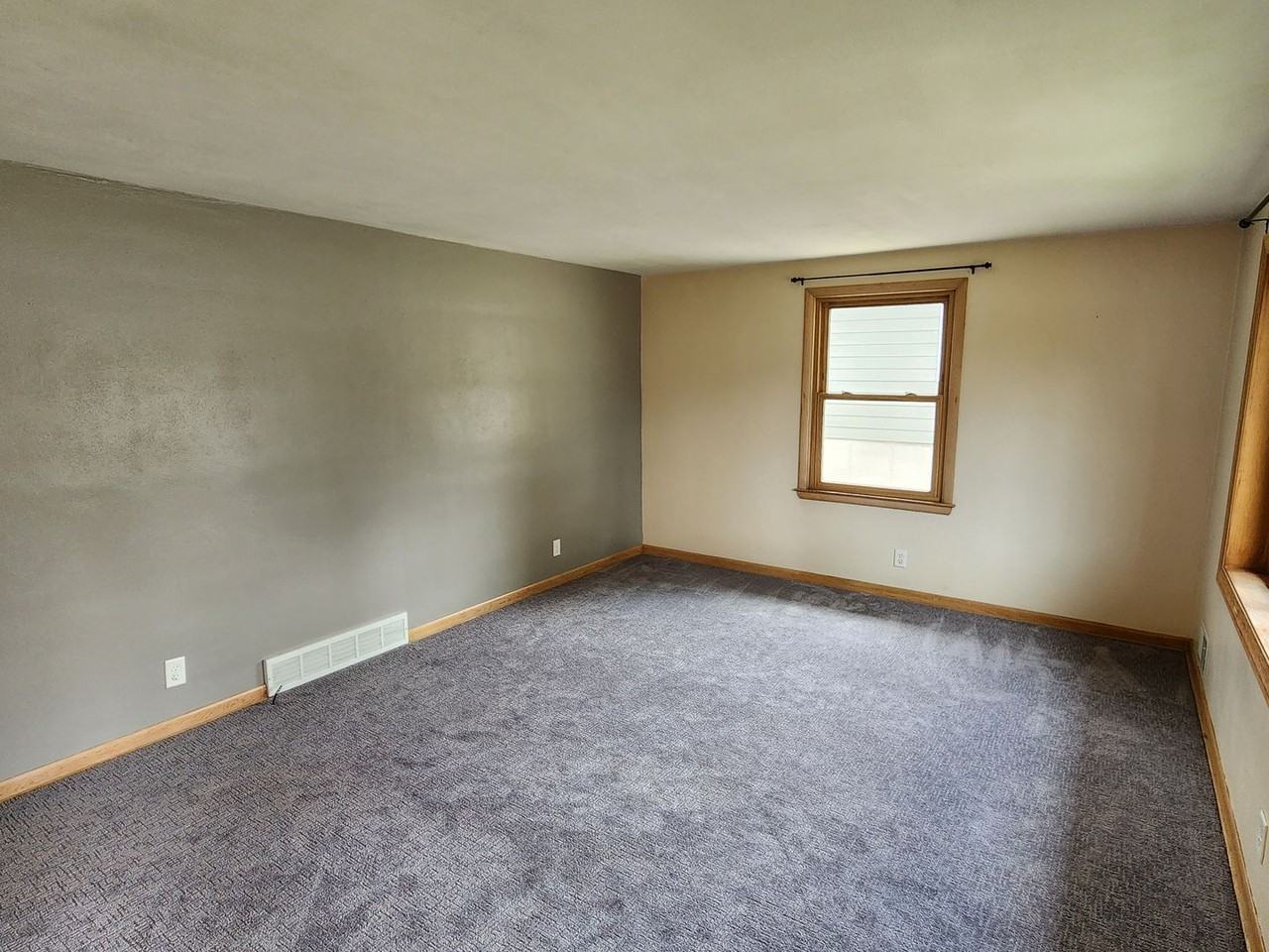 4021 Harding Rd - Photo 5 of 32