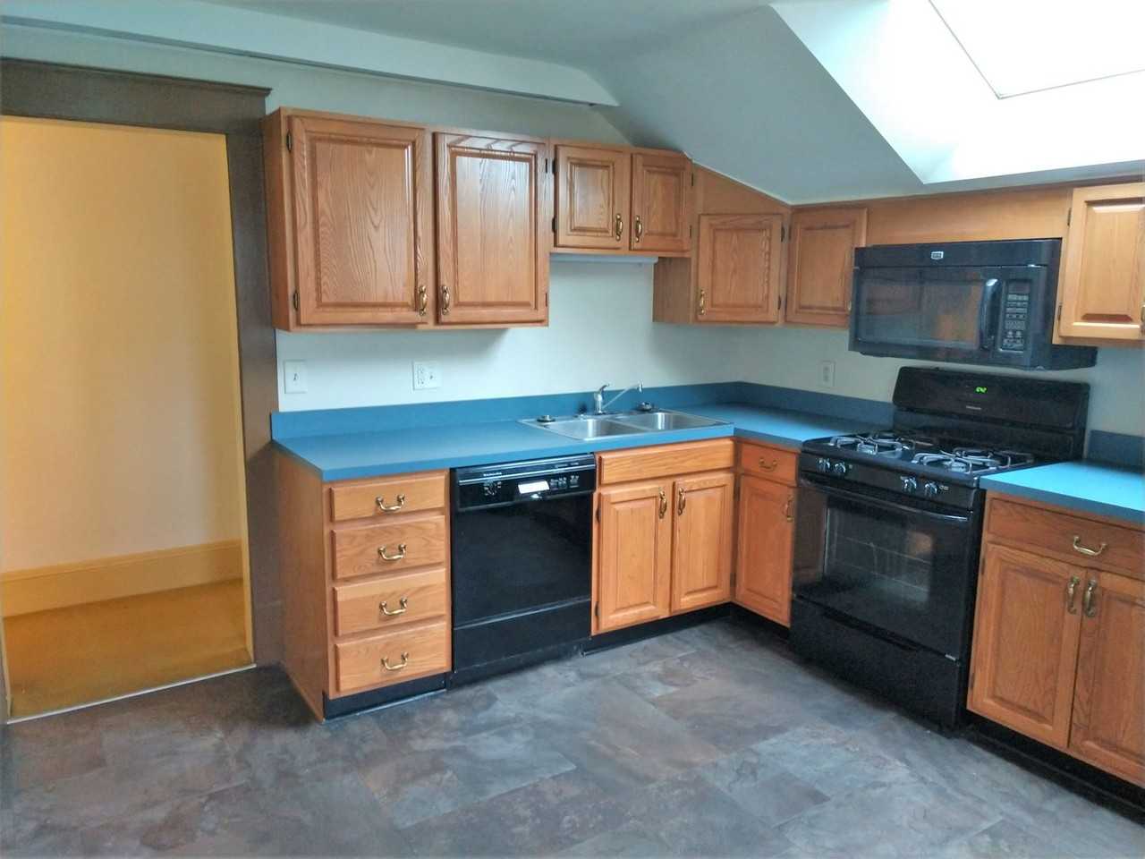 206 W Clinton St - Photo 2 of 8