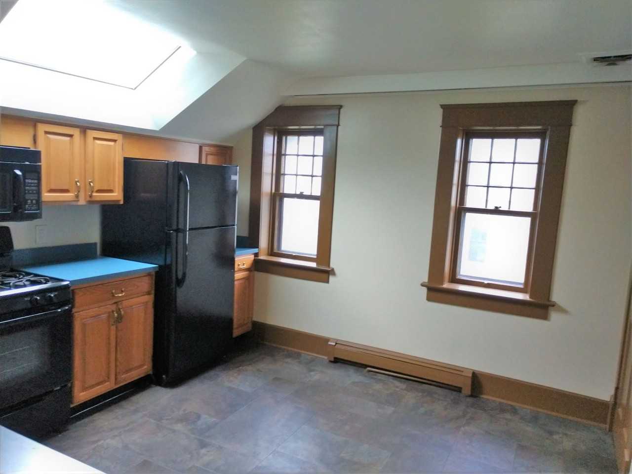 206 W Clinton St - Photo 3 of 8