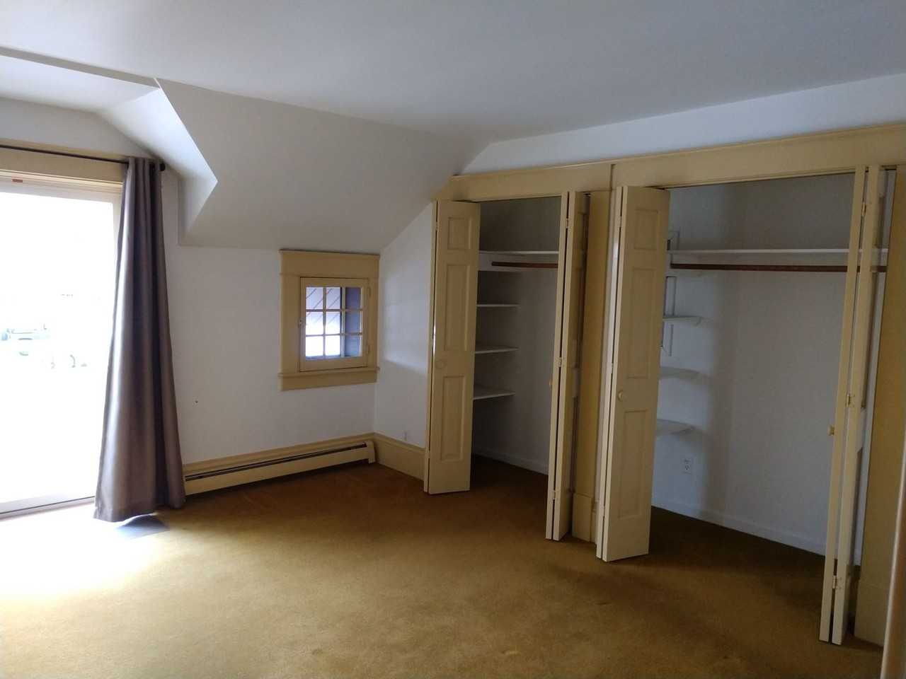 206 W Clinton St - Photo 6 of 8