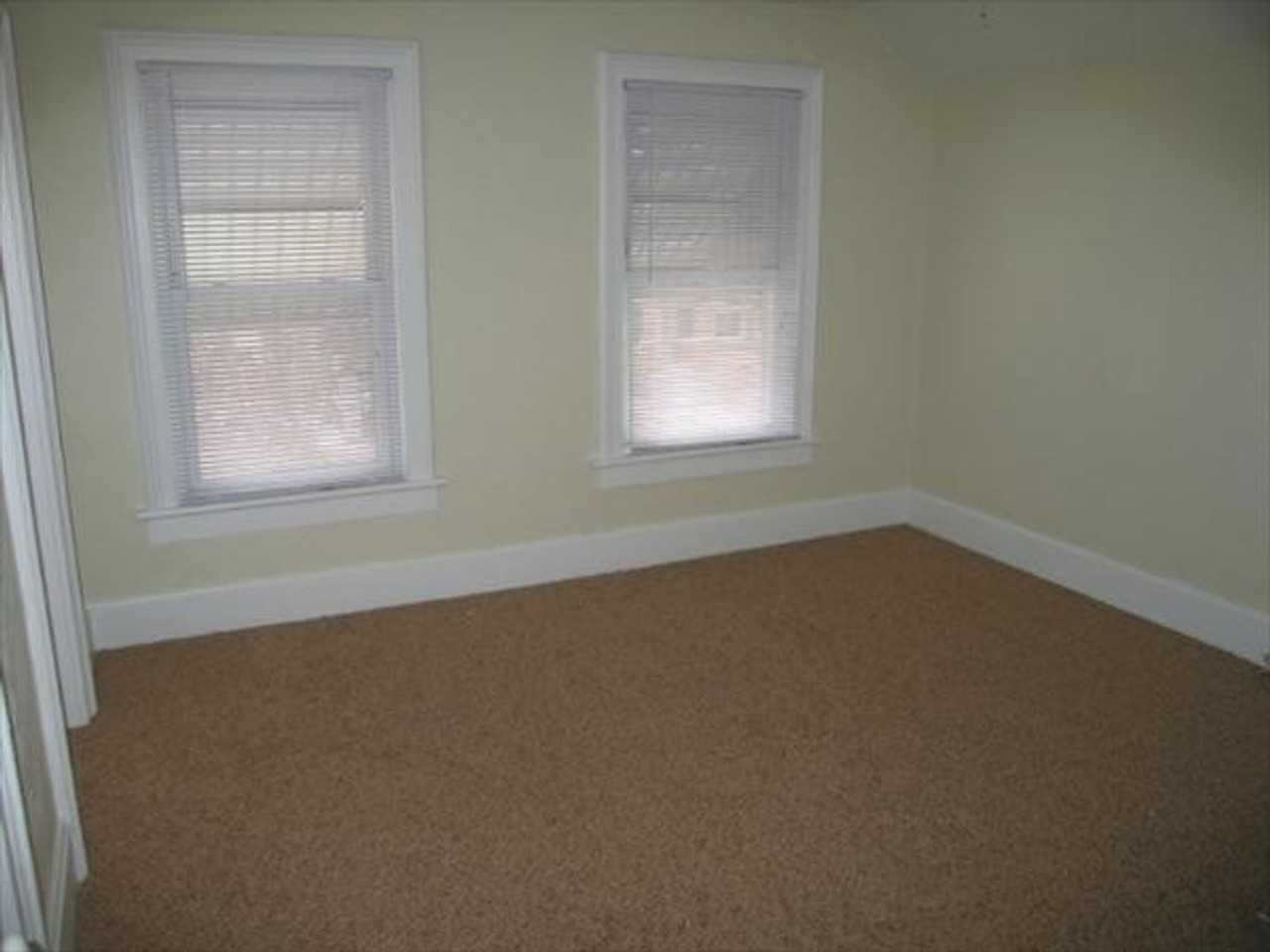 2608 N Bartlett Ave - Photo 4 of 8
