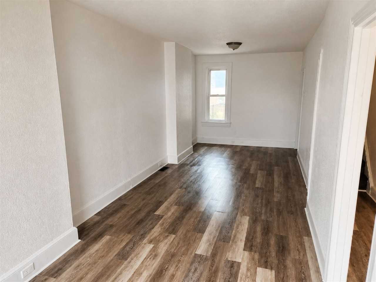 1207 Lancaster Ave - Photo 3 of 16