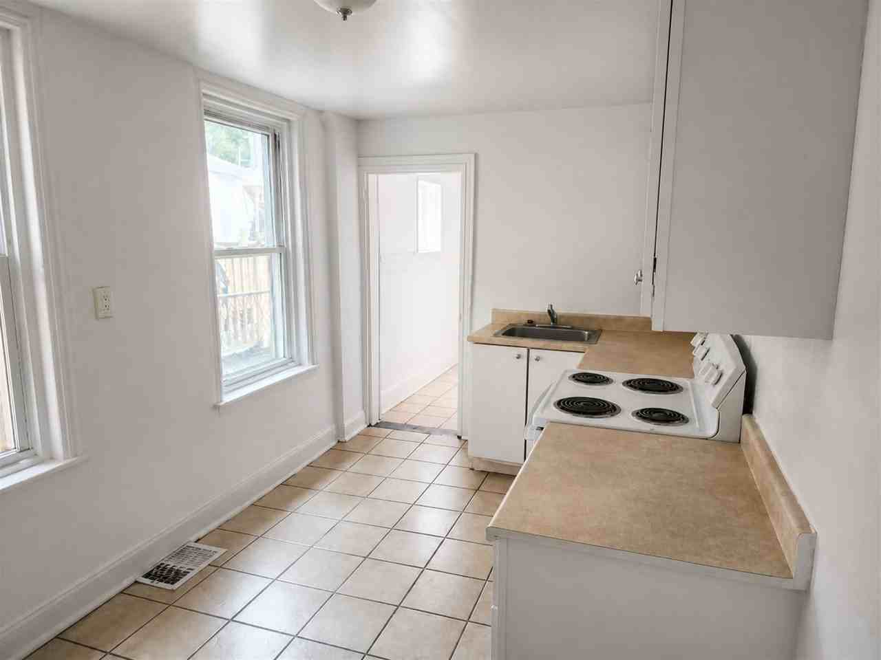1207 Lancaster Ave - Photo 4 of 16