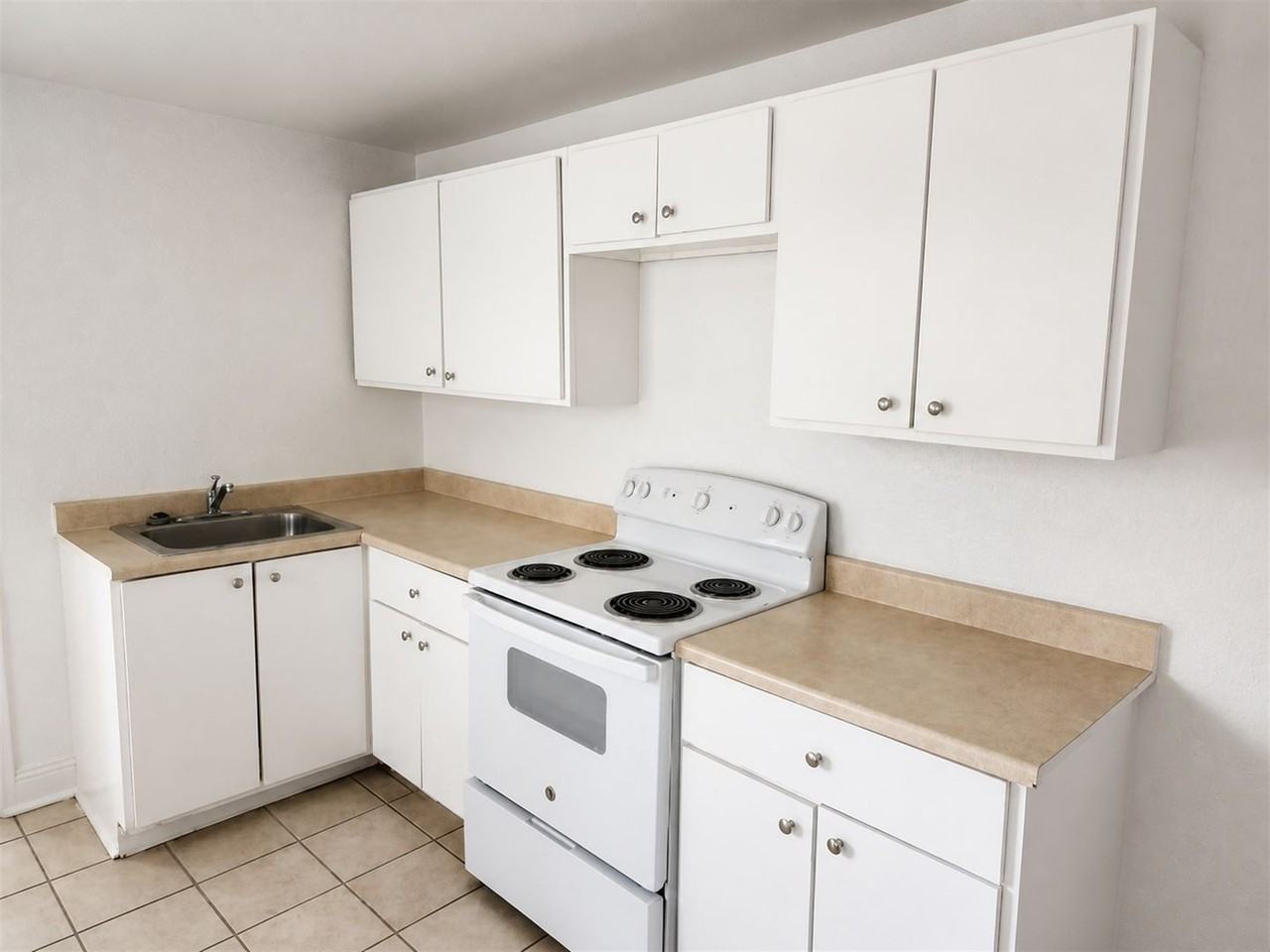1207 Lancaster Ave - Photo 5 of 16
