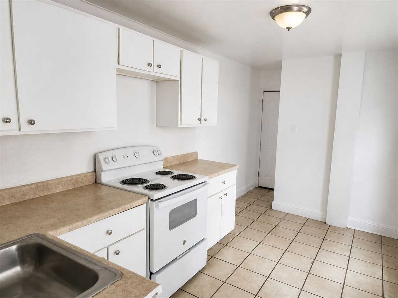 1207 Lancaster Ave - Photo 6 of 16