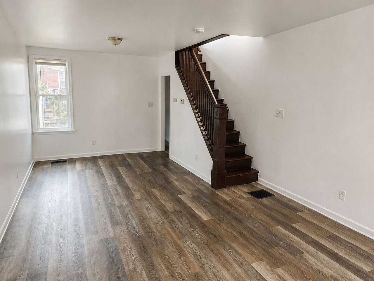 302 Porter St - Photo 2 of 12