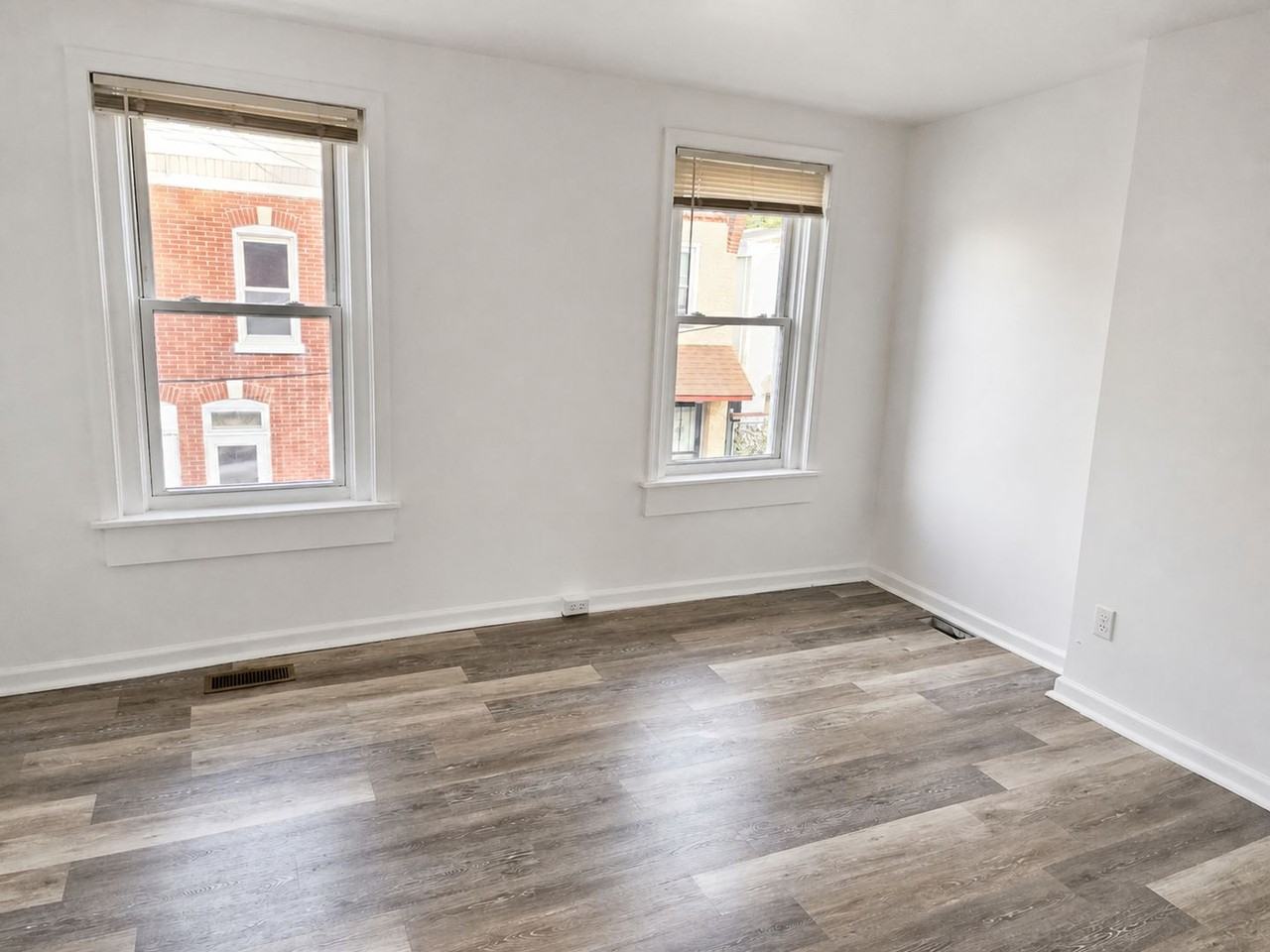 302 Porter St - Photo 7 of 12