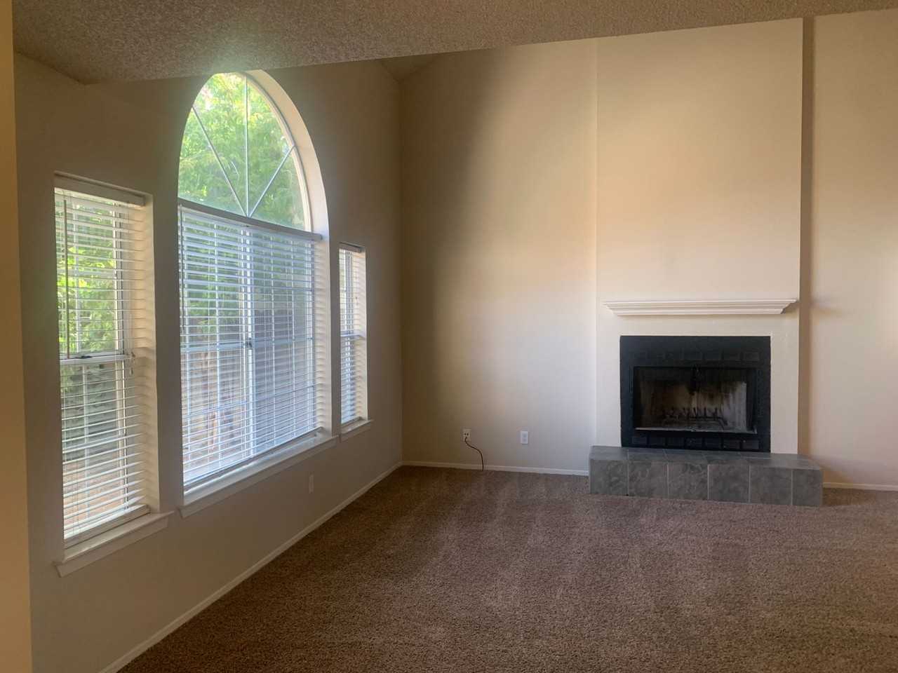 1703 E Eclipse Ave - Photo 3 of 27