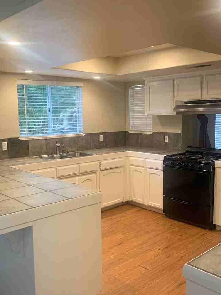1703 E Eclipse Ave - Photo 6 of 27