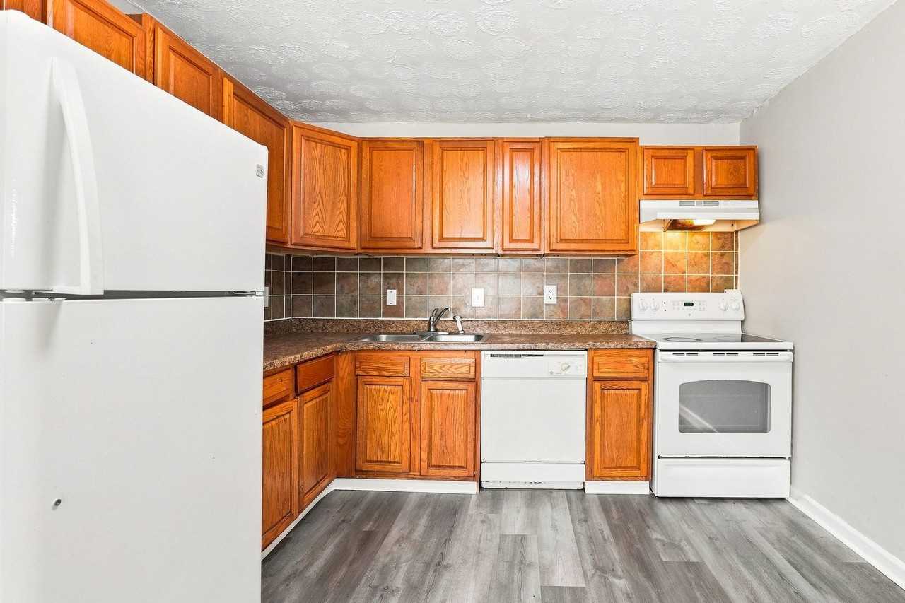 1813 E 26th Ave - Photo 5 of 10