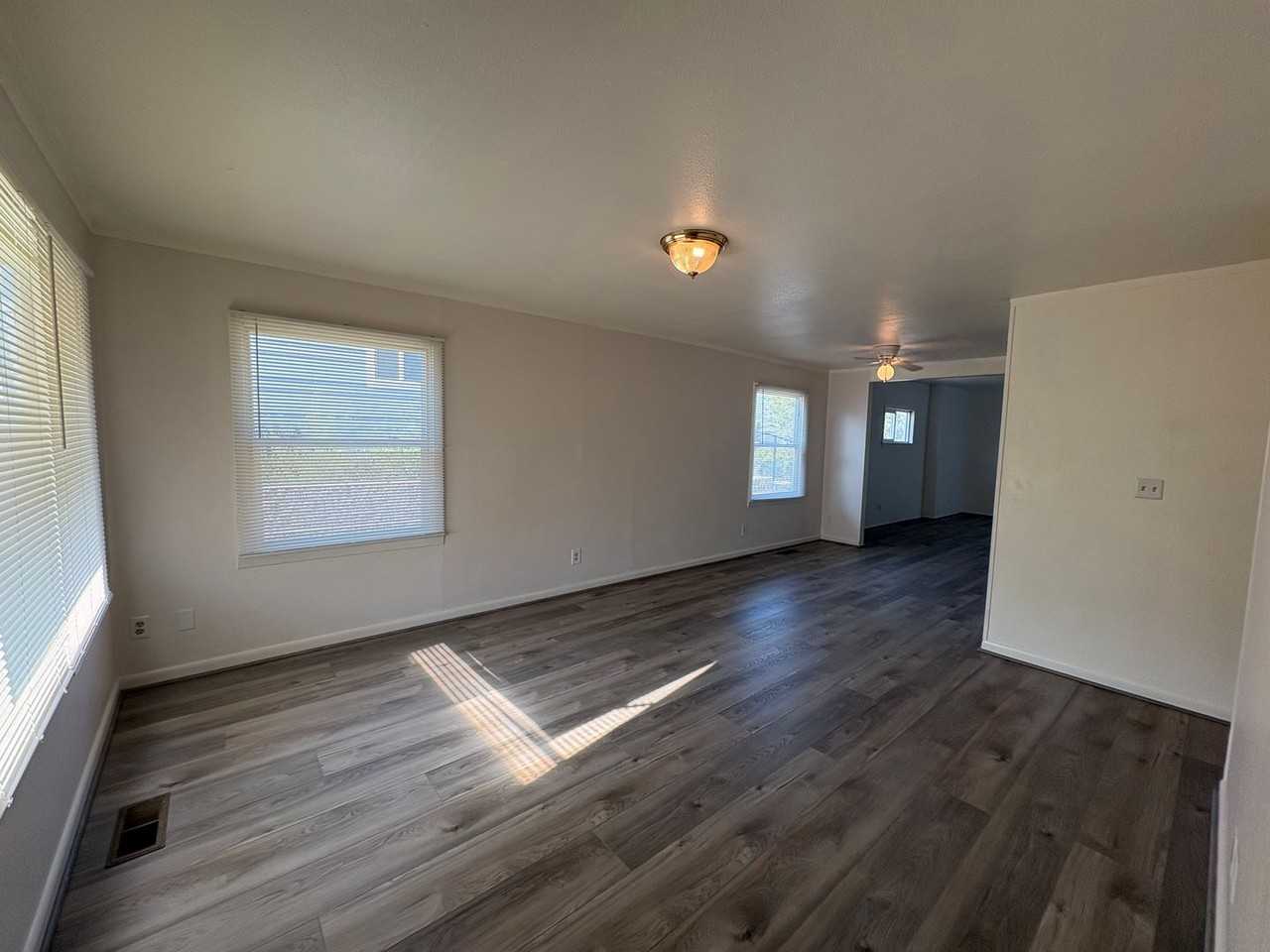 216 Mocliff Rd - Photo 4 of 12