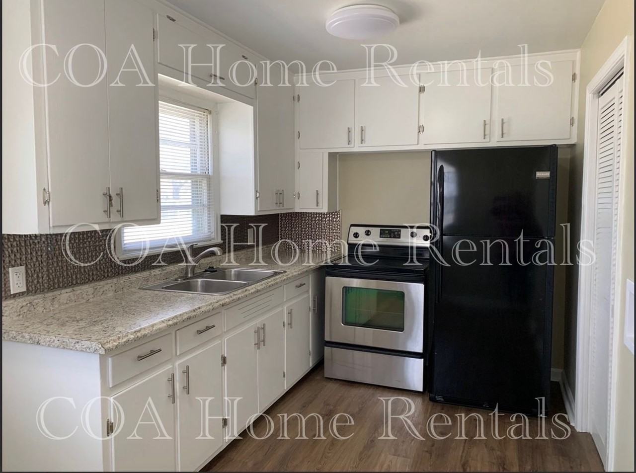 7308 E Castle Dr - Photo 3 of 10