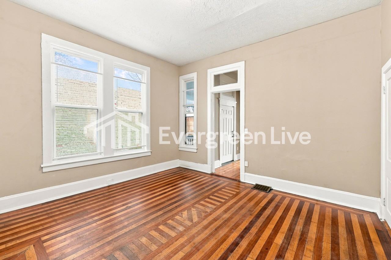 16 E 15th St - Photo 4 of 15