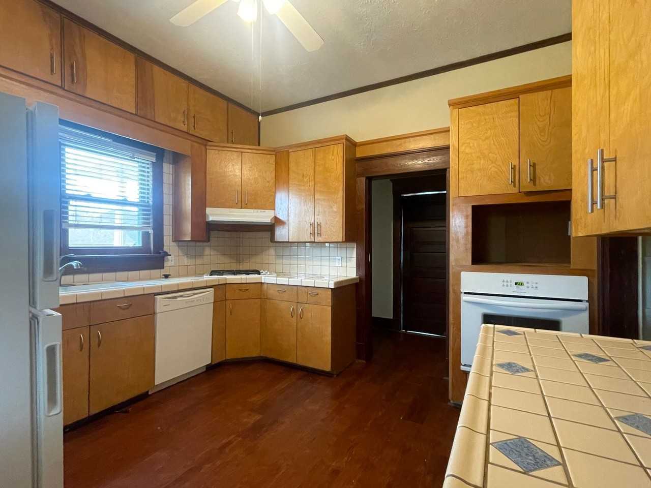 1742 Bilbo St - Photo 5 of 17