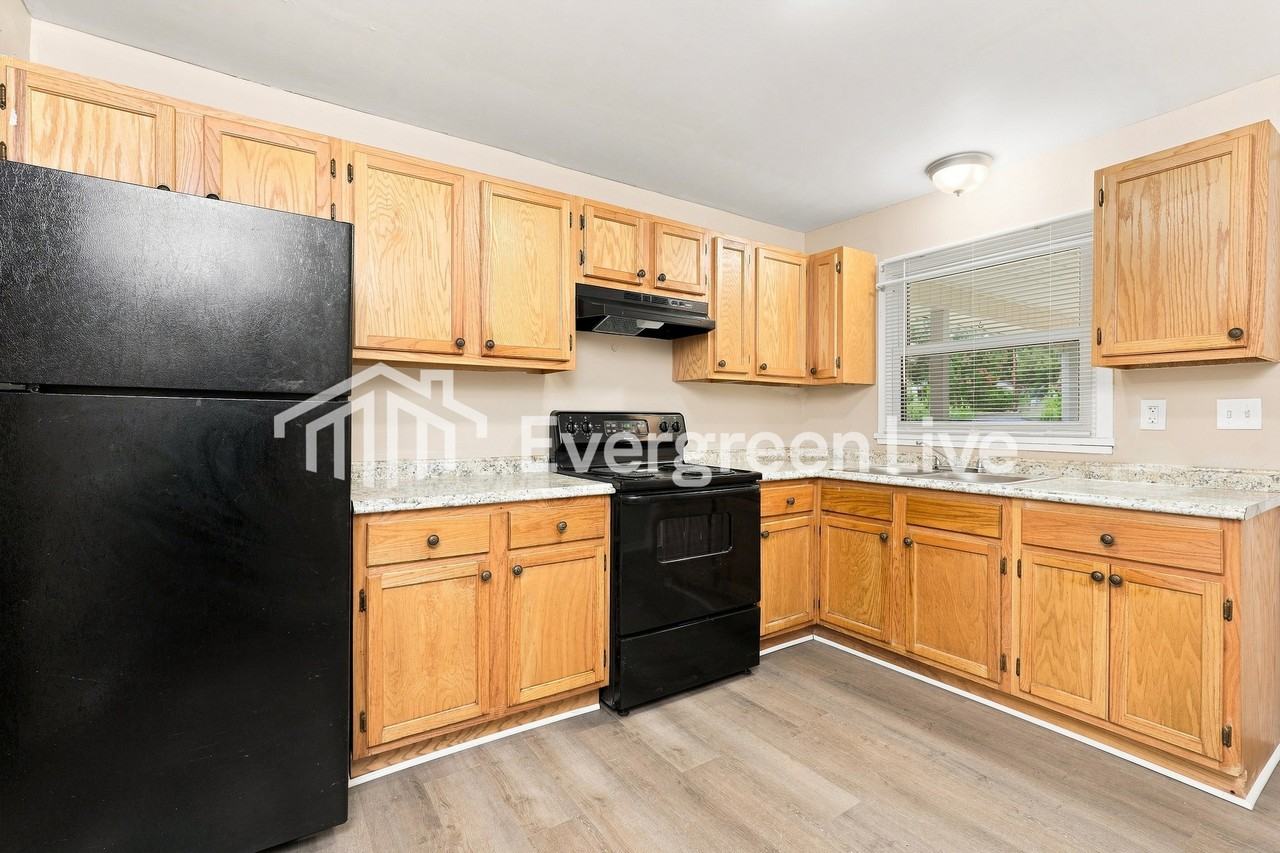 301 Barber St - Photo 3 of 10