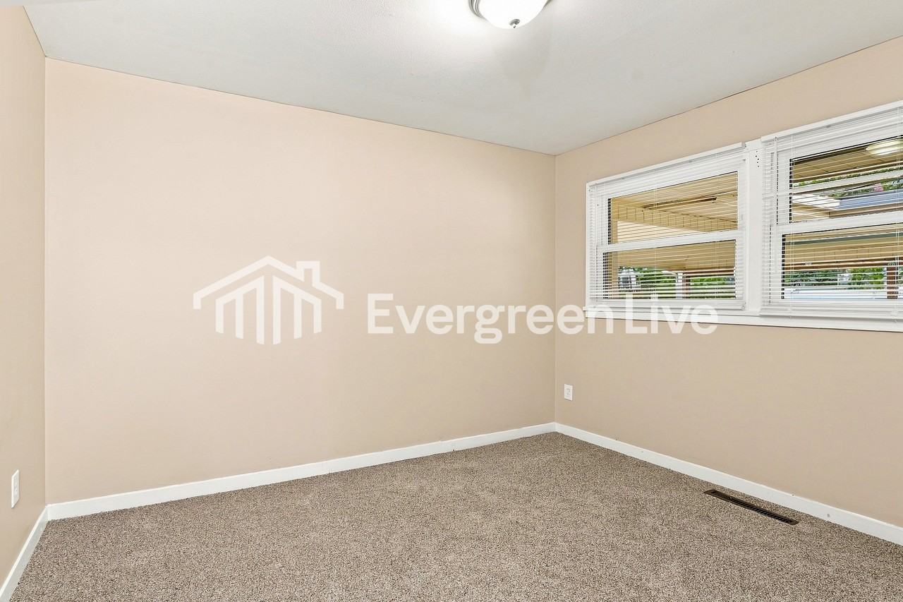 301 Barber St - Photo 5 of 10