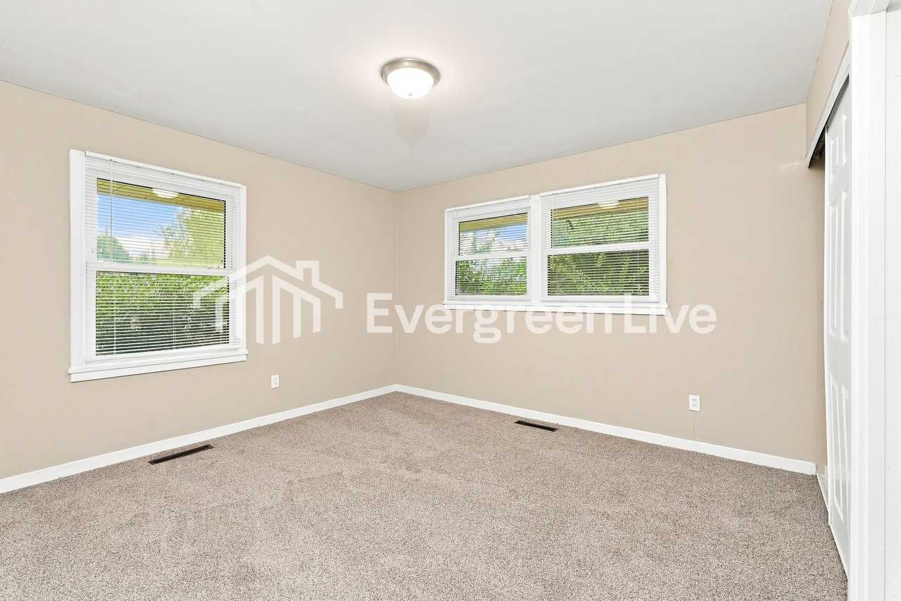 301 Barber St - Photo 6 of 10