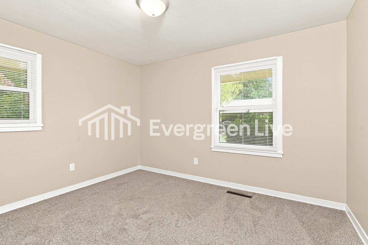 301 Barber St - Photo 7 of 10