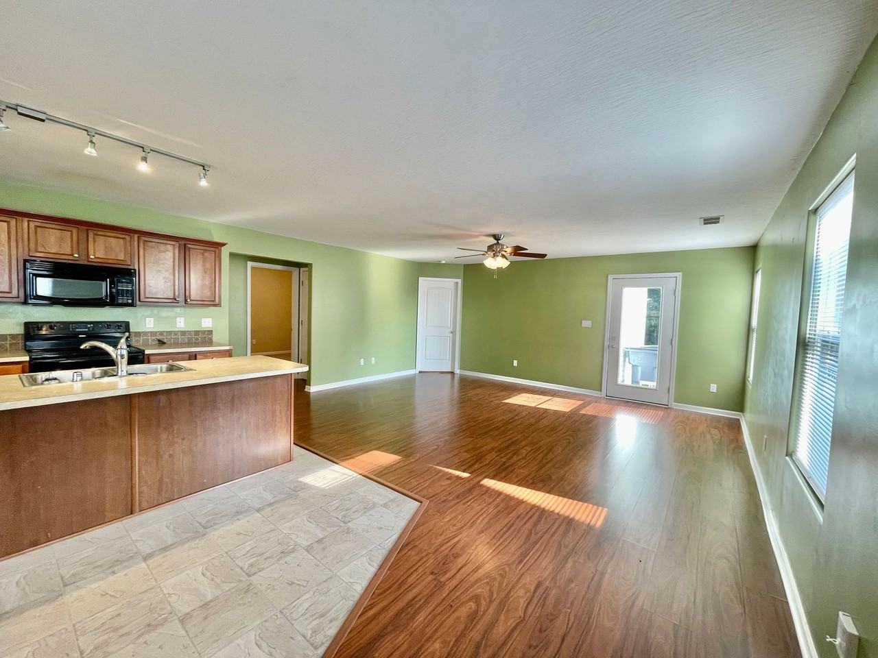 2029 Drummond Dr - Photo 3 of 21