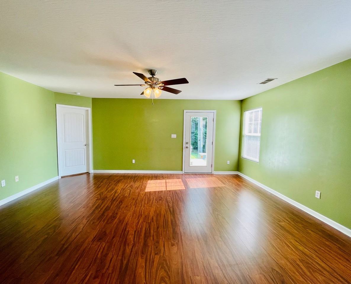 2029 Drummond Dr - Photo 4 of 21