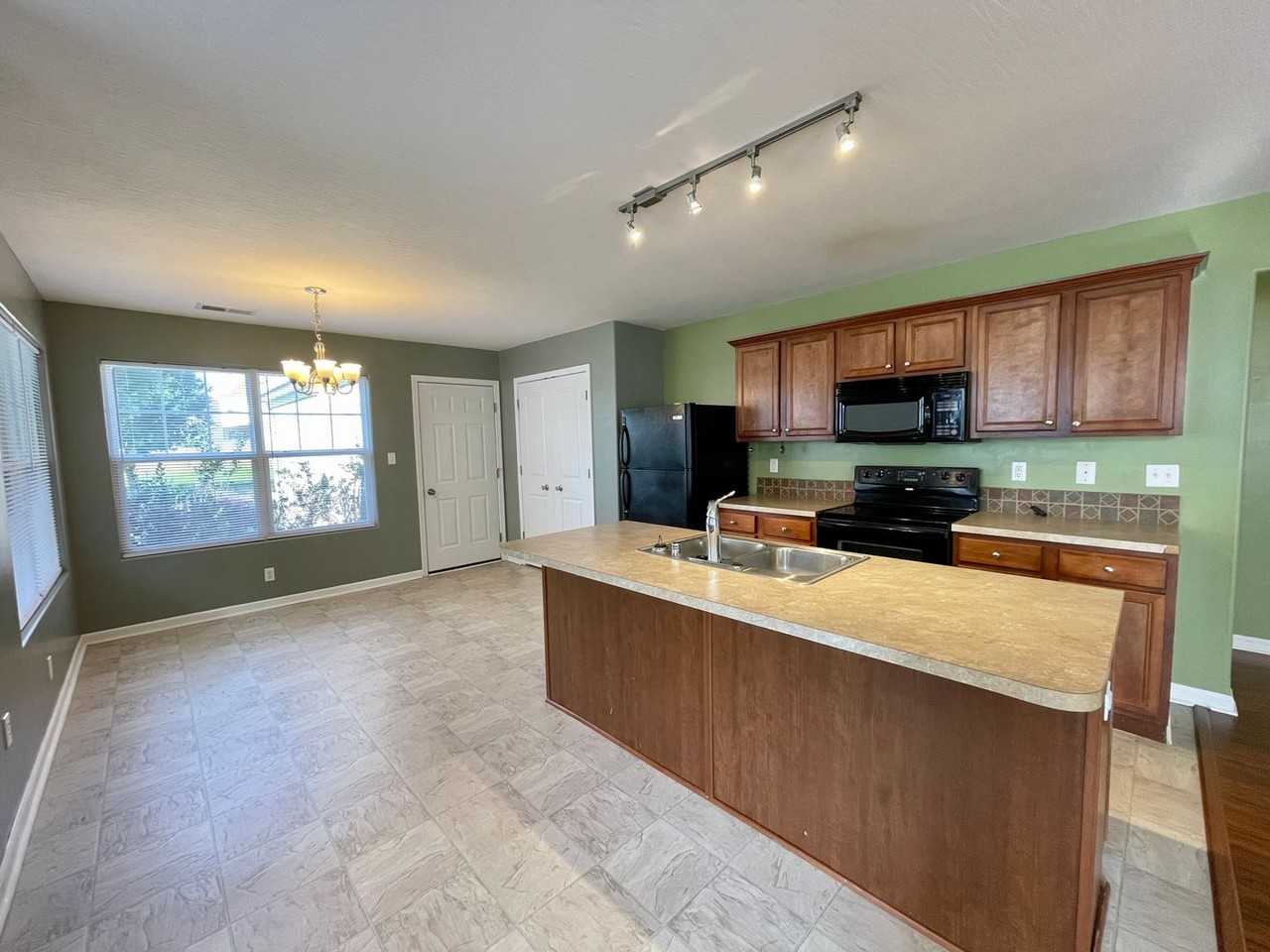 2029 Drummond Dr - Photo 5 of 21