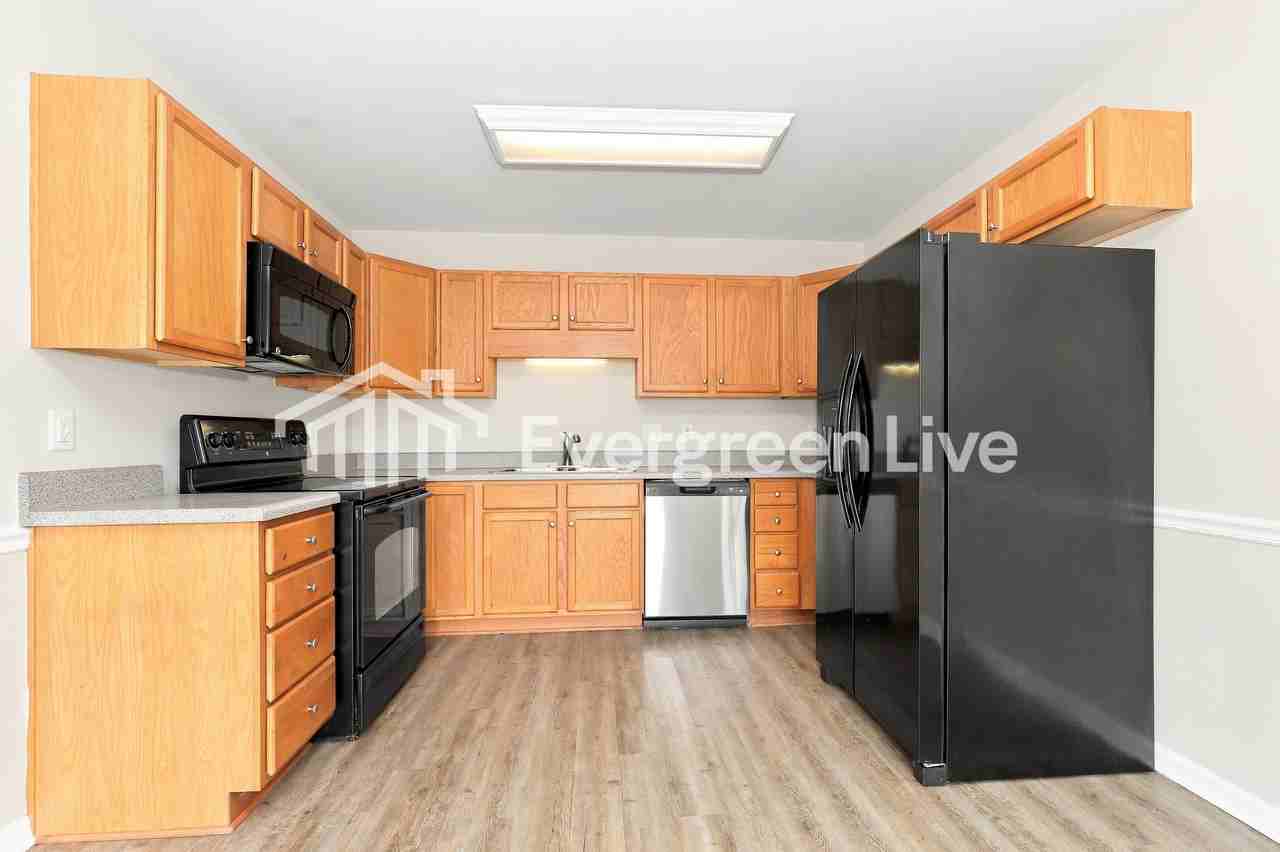 5707 Sycamore Glen Rd - Photo 2 of 10