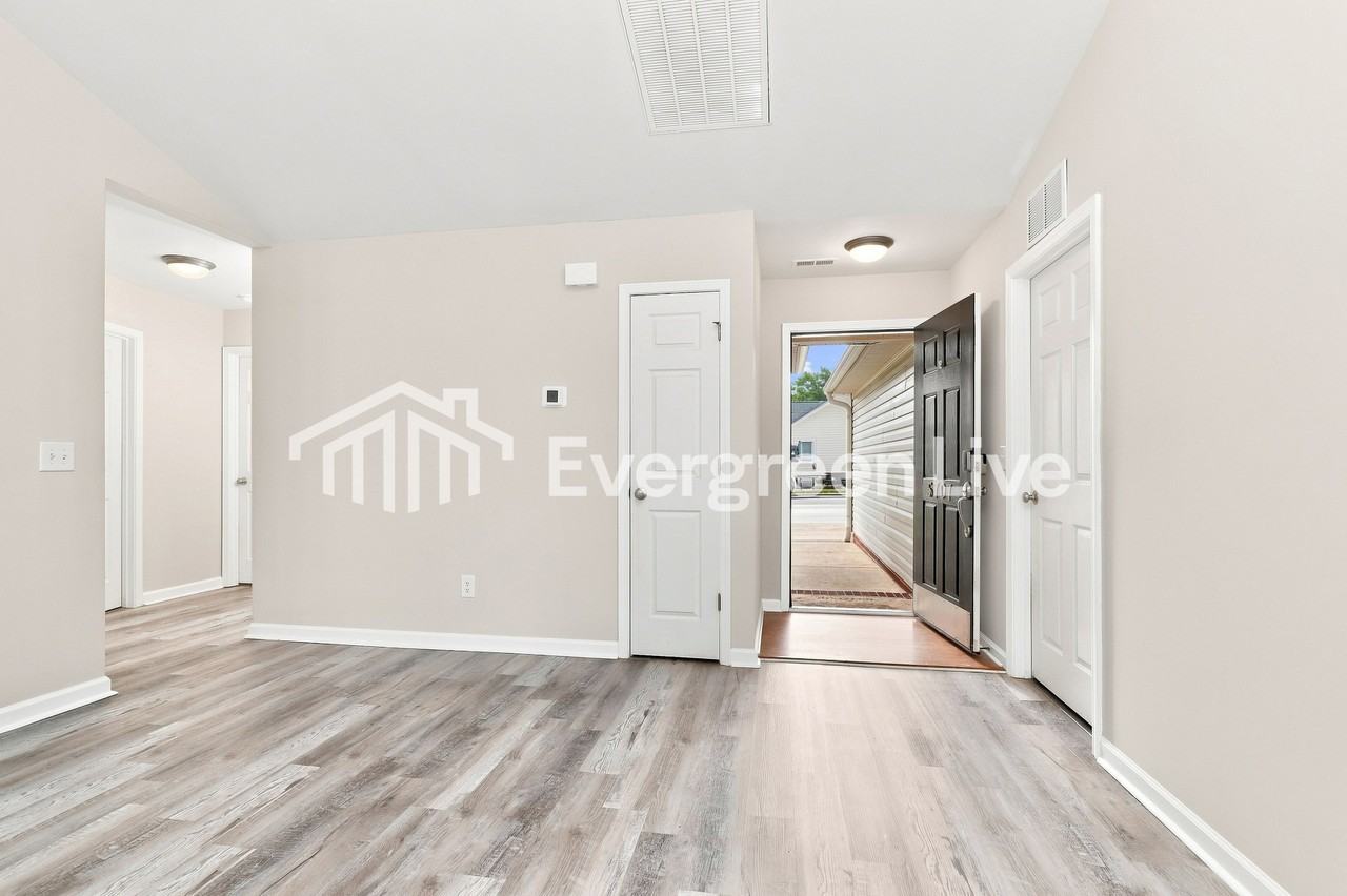 5707 Sycamore Glen Rd - Photo 4 of 10