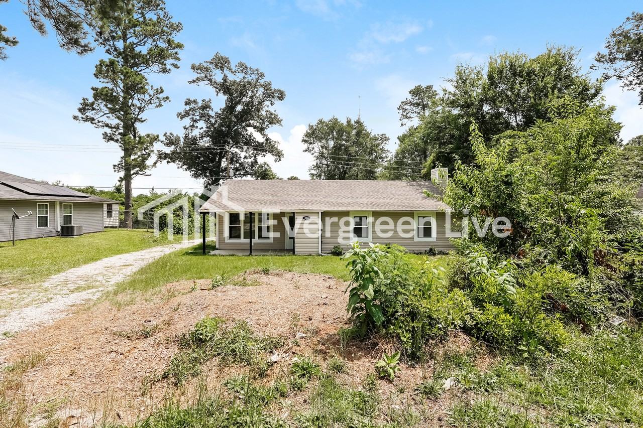 889 Alfred St Ne