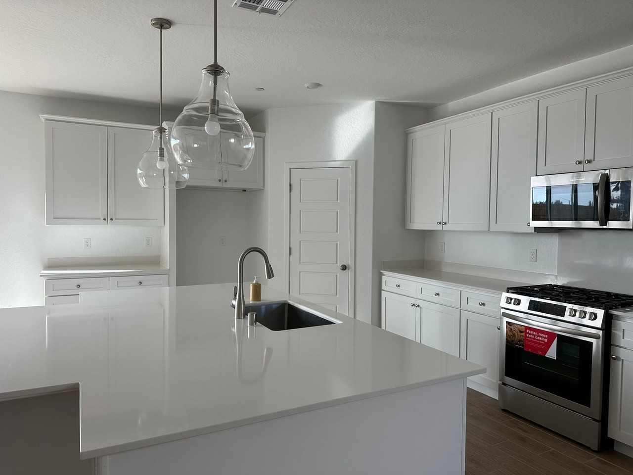 1361 S Palm St - Photo 4 of 19