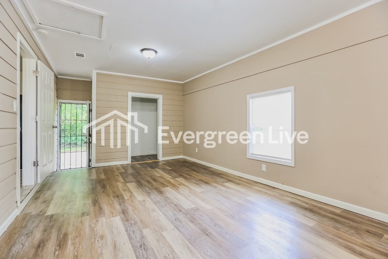 2405 Linda Ln - Photo 3 of 15