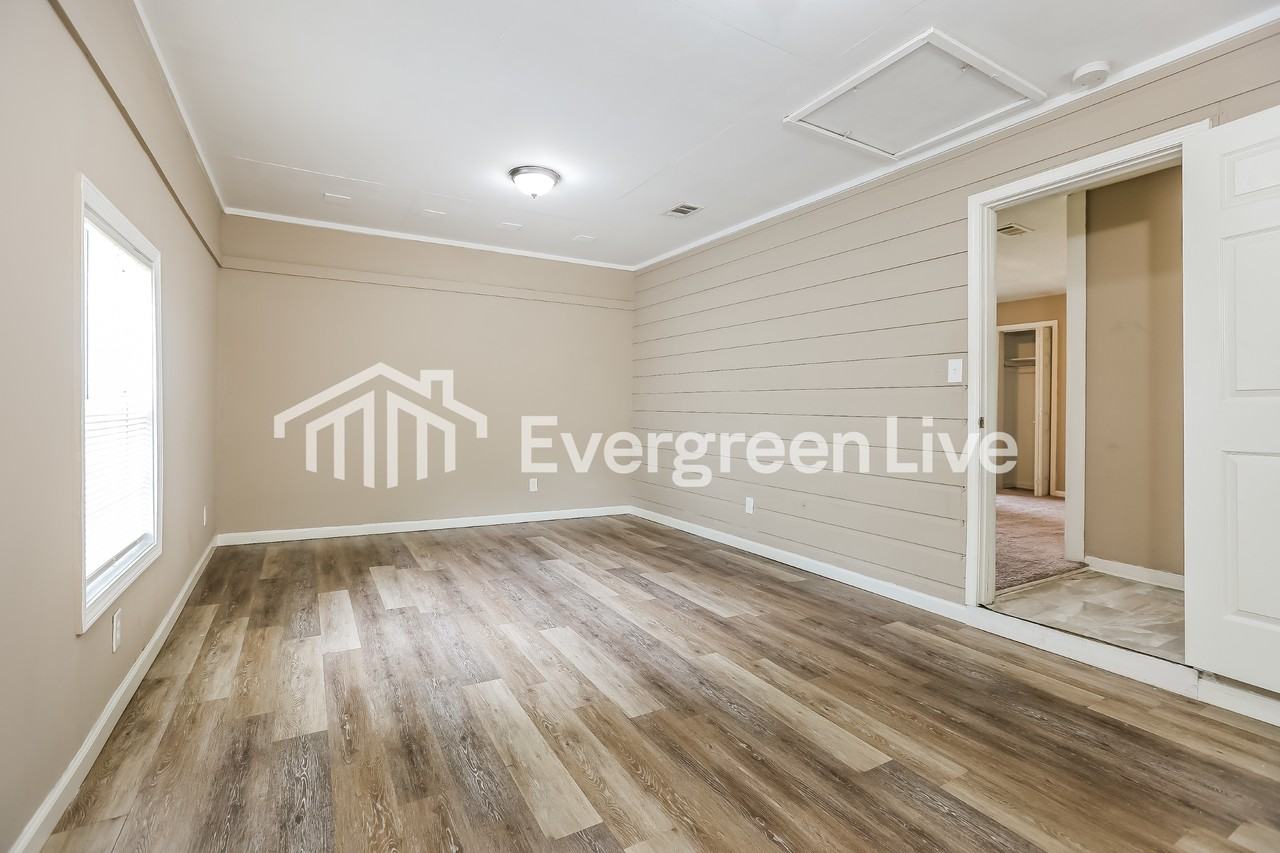 2405 Linda Ln - Photo 4 of 15